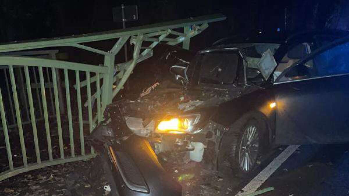 Schwerer Unfall in in Bad Zwischenahn Autofahrer kollidiert frontal