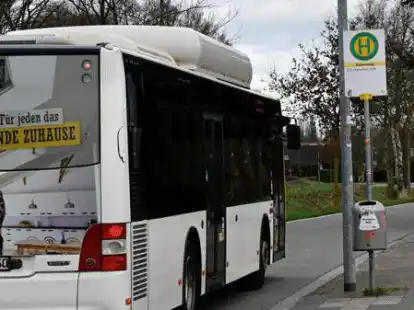 Haltestelle Kiebitzweg: Hier hat ein Busfahrer einen schwerbehinderten 18-J&auml;hrigen verpr&uuml;gelt, der seine Maske nicht ordnungsgem&auml;&szlig; tragen wollte.