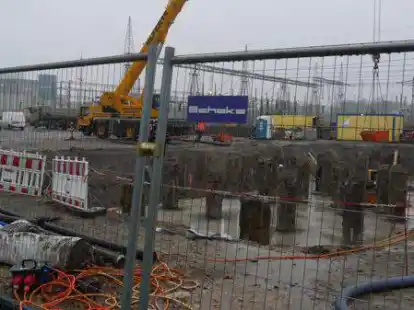 Beim Um- und Ausbau des Umspannwerks am KKU fallen Tausende Kubikmeter Erdaushub an, die auf dem k&uuml;nftigen Campingplatz in Kleinensiel gelagert werden sollen &ndash; teils vor&uuml;bergehend, teils auf Dauer.