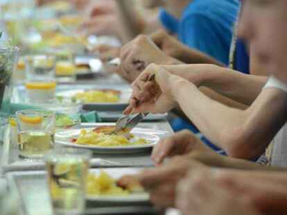 F&uuml;r das Essen in der Schulmensa m&uuml;ssen Eltern in Hinte mehr Geld bezahlen.