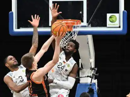 Johann Gr&uuml;nloh (hier, am Ball in einem fr&uuml;heren Einsatz f&uuml;r Rasta Vechta)