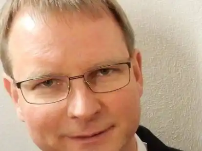 Die musikalische Gesamtleitung hat Karsten Klinker.