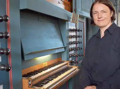 Die Organistin Anneke Brose spielt am 2. Weihnachtstag in Rodenkirchen.