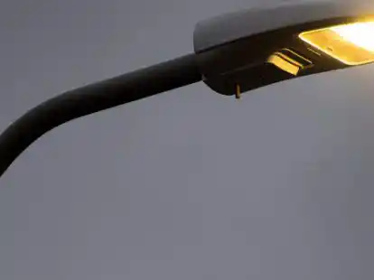 Sie leuchten entweder k&uuml;rzer oder gar nicht mehr: Stra&szlig;enlampen in Stadland