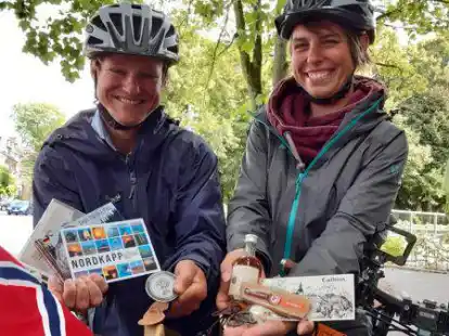 Das Emder Radler-Paar Michael Becker und Kyra Buschak hat sich 2022 auf ein besonderes Abenteuer begeben.