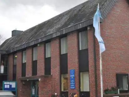 Das B&uuml;rgerservice-B&uuml;ro und das Standesamt ziehen im n&auml;chsten Jahr aus dem sanierungsbed&uuml;rftigen Rathaus (Archivbild) in die R&auml;umlichkeiten der ehemaligen OLB-Filiale in Hude.