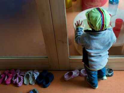 Wer darf in die Kita und wer muss drau&szlig;en bleiben? Noch ist unklar, wie viele Kita-Pl&auml;tze ist f&uuml;rs neue Kita-Jahr in Leer geben wird.