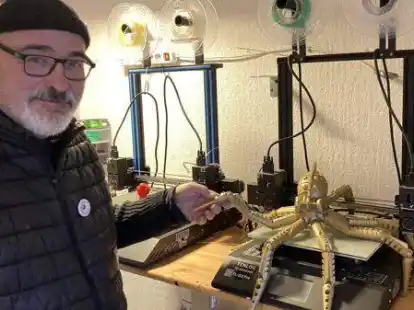 Puppenspieler Axel Bahro hat sein Handwerk gelernt. Seine Puppen kommen in seiner Werkstatt inzwischen aus dem 3-D-Drucker.