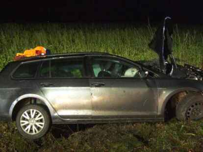 Der 18-j&auml;hriger Fahrer dieses Kombis fuhr mit weiteren f&uuml;nf Insassen im Auto gegen einen Baum.