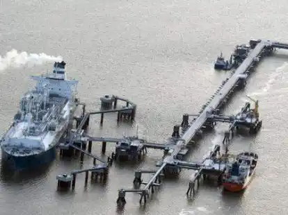 Blick auf das LNG-Terminal in Wilhelmshaven, das am 21. Dezember in Betrieb genommen wurde.