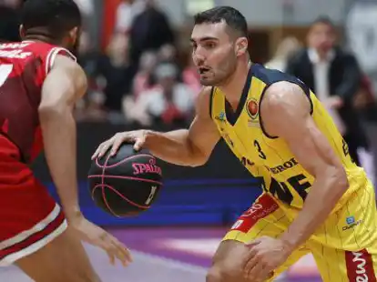 Auf W&uuml;rzburg folgt nun Heidelberg:  Max DiLeo (rechts) trifft an diesem Sonntag mit den Baskets in Oldenburg auf die S&uuml;ddeutschen.