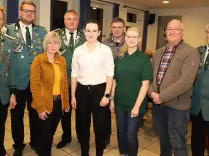 Die Vereinsmeister von Hubertus Scharrel (von links): Joachim Oltmann,  Sascha Bruns, Birgit Vocks, Gerold Bruns, Corinna Bruns, Hermann Stinken, Lara Elsner, Andreas Eberlei und Willi Hinrichs.