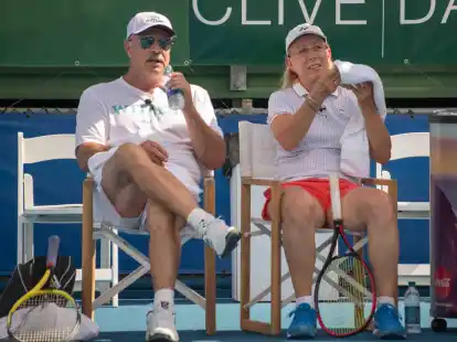 Tennislegende Martina Navratilova und Talkshow-Moderator Phil McGraw bei einem Benefiz-Match in Florida im November 2017.