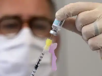 Die Affenpockenausbr&uuml;che sind zwar um 90 Prozent zur&uuml;ckgegangen, Entwarnung gibt es von der WHO aber nicht. Mit Impfungen k&ouml;nnen neue Ausbr&uuml;che verhindert werden.