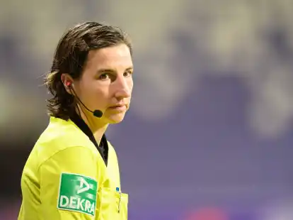 Katrin Rafalski ist als Schiedsrichter-Assistentin bei der Frauenfu&szlig;ball-WM in Australien und Neuseeland dabei.
