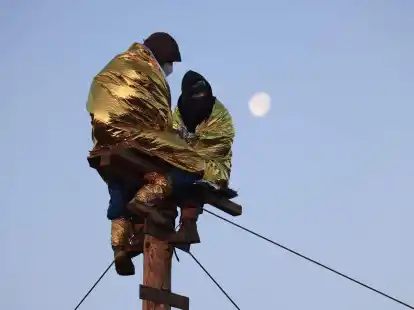 L&uuml;tzerath soll zur Erweiterung des Braunkohletagebaus Garzweiler II abgebaggert werden - gegen den Protest zahlreicher Klimasch&uuml;tzer.