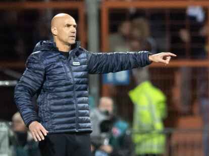 Wechselte gegen die Grasshopper Z&uuml;rich munter durch: Bochum-Coach Thomas Letsch.