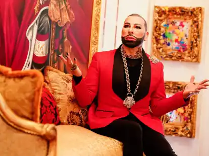 Modedesigner Harald Gl&ouml;&ouml;ckler in seinem Haus in Kirchheim an der Weinstra&szlig;e.