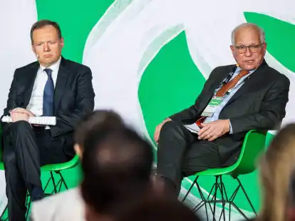 Wolfgang Ischinger (r.), Pr&auml;sident des Stiftungsrates der Stiftung M&uuml;nchner Sicherheitskonferenz (MSC), spricht neben Roberto Viola, Chef der EU-Generaldirektion CONNECT, auf der &laquo;Digital Life Design&raquo; (DLD) Konferenz.