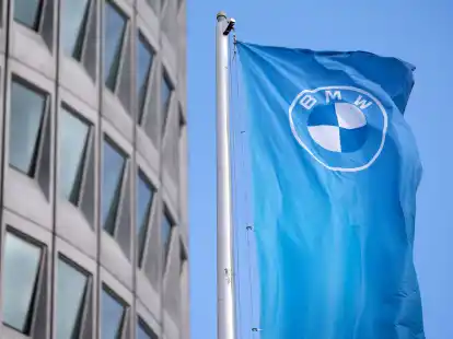 Um deutschlandweit einheitliche Preise f&uuml;r seine Neufahrzeuge durchsetzen, will BMW den Kaufvertrag mit den Kunden k&uuml;nftig selbst abschlie&szlig;en.