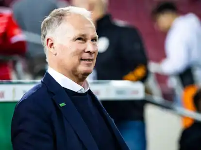 Er soll sich f&uuml;r eine Verpflichtung von St&uuml;rmer Dion Drena Beljo besonders eingesetzt haben: Augsburgs Sportdirektor Stefan Reuter.