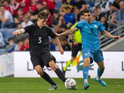 Fu&szlig;ball-Zweitligist Hamburger SV will den U21-Nationalspieler Noah Katterbach (l) ausleihen.
