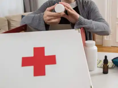 Eher k&uuml;hl, trocken und bei konstanter Temperatur: So bewahrt man Medikamente am besten auf.