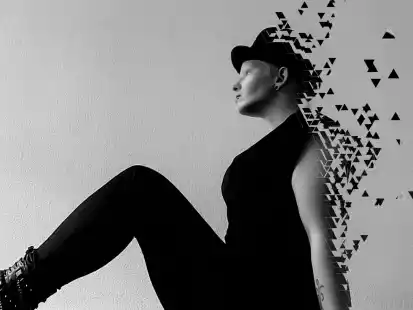 Jelena Na&szlig; steht als Model auch regelm&auml;&szlig;ig vor der Kamera &ndash; und das trotz des Albinismus und der Blindheit.