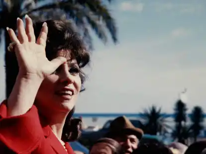 Gina Lollobrigida an der C&ocirc;te d'Azur (1980).