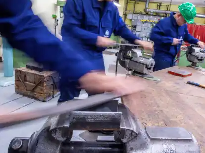 Die Zahl der neu geschlossenen Ausbildungsvertr&auml;ge ist in diesem Jahr zwar leicht gestiegen. Doch die Unternehmen k&ouml;nnen immer mehr Azubi-Stellen nicht besetzen.