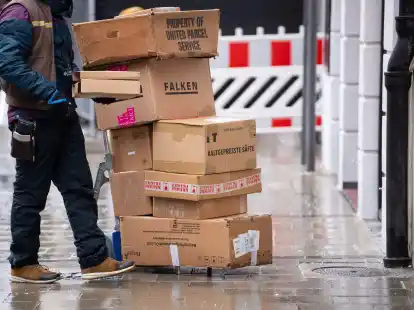 Die Paketfirmen arbeiten in Deutschland unterschiedlich stark mit externen Dienstleistern zusammen.