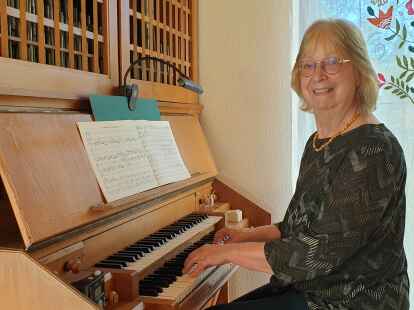Spielt täglich an der Orgel in ihrem Haus in Huntlosen: Ilse Brose. Die 74-Jährige ist auch Vorsitzende des Vereins für Kunst und Kultur zu Huntlosen.