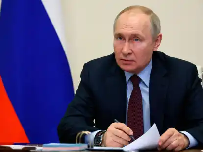 Wladimir Putin hat den Krieg gegen die Ukraine einmal mehr als einen Kampf gegen &laquo;Neonazis&raquo; verteidigt.