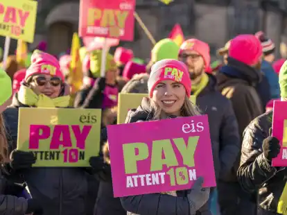 Schottische Lehrer demonstrieren f&uuml;r eine Gehaltserh&ouml;hung.