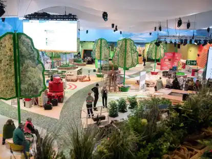 Blick in die noch unfertige Halle des Landwirtschaftsministeriums: Die Gr&uuml;ne Woche beginnt am Freitag.