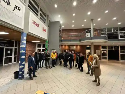 Im Dezember hat der Schulausschuss der Gemeinde B&ouml;sel alle drei Schulen besichtigt und mit den Schulleiterinnen gesprochen.