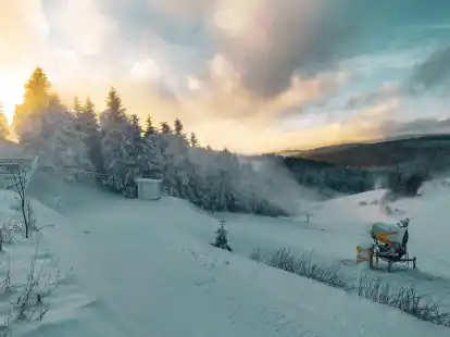 Liftbetreiber im Sauerland hoffen am kommenden Wochenende auf Schnee und K&auml;lte. Dann k&ouml;nnte der Skibetrieb wieder losgehen.