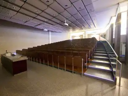 In der Zeit vom 4. Dezember 2022 bis 8. Januar 2023 bietet die Hochschule Koblenz die Vorlesungen nur noch als reine Online-Vorlesungen an.