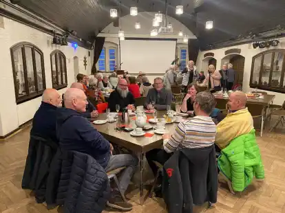 Rund 40 Ehrenamtliche hat B&uuml;rgermeister Jens Kuraschinski zum Dank ins Rathaus eingeladen.