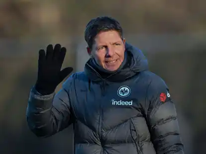 Frankfurts Trainer Oliver Glasner erwartet tief stehende, physisch starke Schalker.