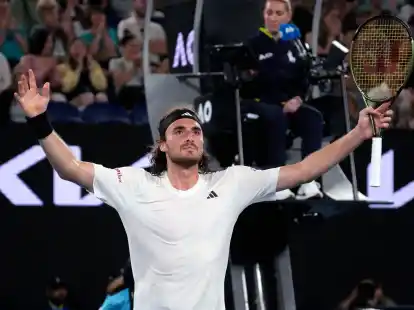 Setzte sich im Achtelfinale der Australian Open in f&uuml;nf S&auml;tzen gegen den Italiener Jannik Sinner durch: Der Grieche Stefanos Tsitsipas.