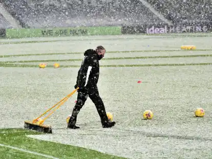 In England wurde ein Spiel nach sechs Minuten abgebrochen.