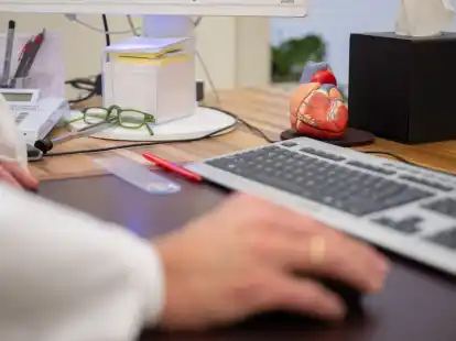 Laut Barmer Arzneimittelreport k&ouml;nnten bundesweit 70.000 Todesf&auml;lle vermieden werden, wenn bei Medikamententherapien Patientendaten mehr genutzt w&uuml;rden.