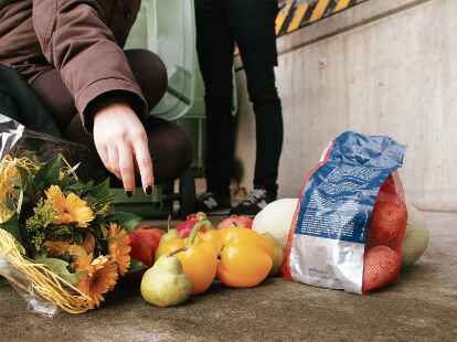 Auch im Kreis Oldenburg durchsuchen Lebensmittelretter Müllcontainer von Supermärkten nach unverdorbener Ware – was eigentlich verboten ist.