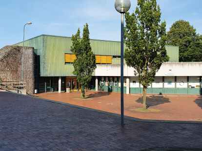 Wird mit 2,8 Millionen Euro vom Bund gef&ouml;rdert: Die Mehrzweckhalle &bdquo;Am Huder Bach&ldquo; wird saniert.