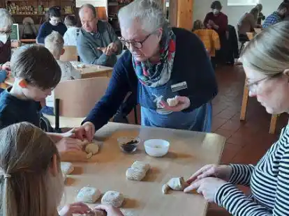 Beliebte Backkurse: Immer sonntags hei&szlig;t es in der Moorseer M&uuml;hle &bdquo;Vom Korn zum Brot&ldquo;.