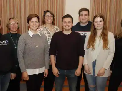 Fast komplett neu besetzt wurde der Vorstand des Musikvereins Scharrel (von links): Katrin W&ouml;bkenberg,  Elke Awick,  Veronika Pugge, Marlene P&ouml;rschke,  Hendrik Vocks,  Mattis Westerhoff,  Karolin B&uuml;ter und Laura P&ouml;rschke.