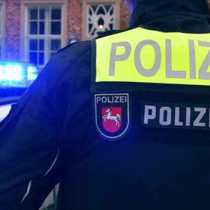 Weil eine 46-J&auml;hrige in Weener mit ihrem Pkw Schlangenlinien fuhr, lie&szlig; die Polizei die Frau pusten &ndash; mit einem Resultat von &uuml;ber 2,4 Promille Blutalkoholwert.