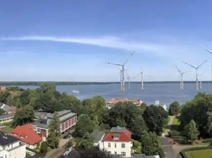Das Zwischenahner Meer als Offshore-Windpark: 2023 f&uuml;hren die Vorgaben des Landes zur Windenergie zu kreativen L&ouml;sungen.