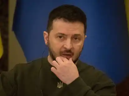 Hat nach Skandalen um Korruption und Bereicherung im Staatsapparat ein entschlosseneres Vorgehen gegen Fehlverhalten angek&uuml;ndigt: Wolodymyr Selenskyj.